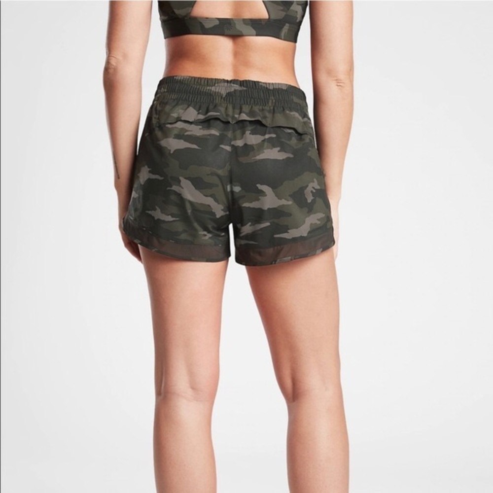 NWT ATHLETA Printed Mesh Racer Run Short 4” Size XL - Picture 6 of 10